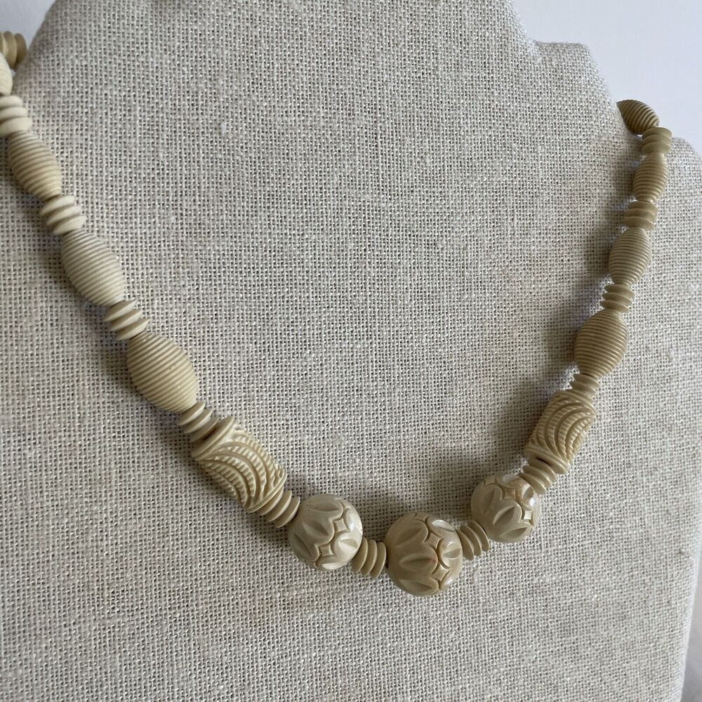 Vintage 17 Carved Stone 70s Necklace Graduated Off White Boho Hippie 32$